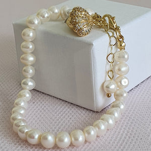Natural Pearl Gold Sparkle Clam Bracelet