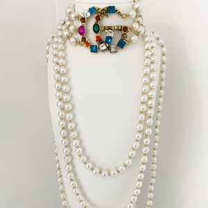 GG Pearl Necklace.